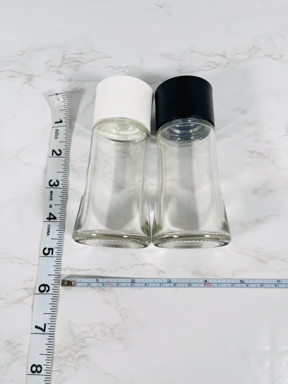 Set of 2 Minimalist Glass Spice Jars with Black and White Lids - Picture 4 of 5